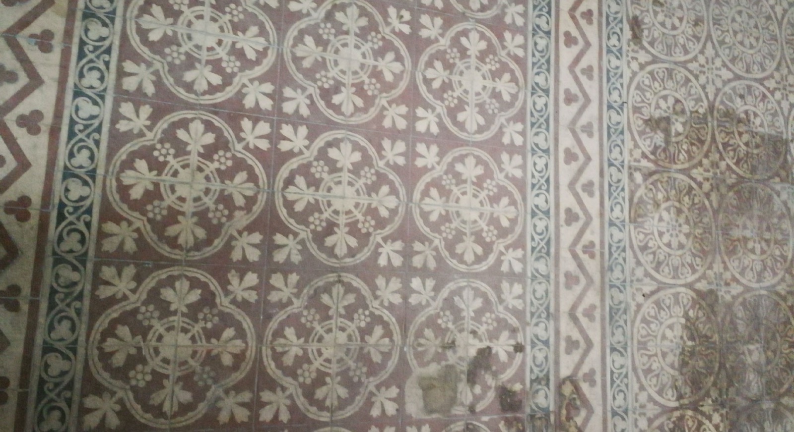 Pavement Boulenger de la cathédrale de Bordeaux.